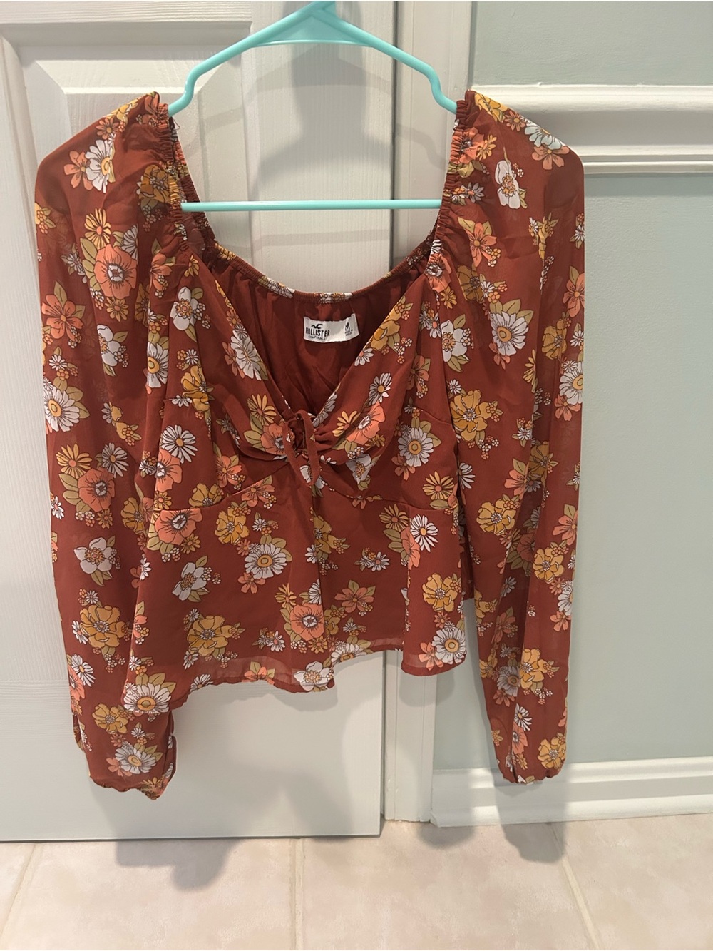 Hollister - Like New Floral Tie-Front Blouse - M